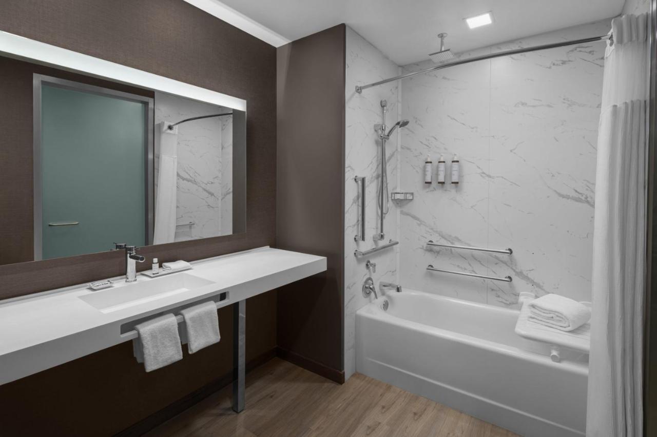 Ac Hotel By Marriott Charlotte Ballantyne エクステリア 写真