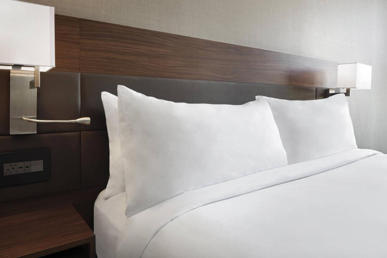 Ac Hotel By Marriott Charlotte Ballantyne エクステリア 写真